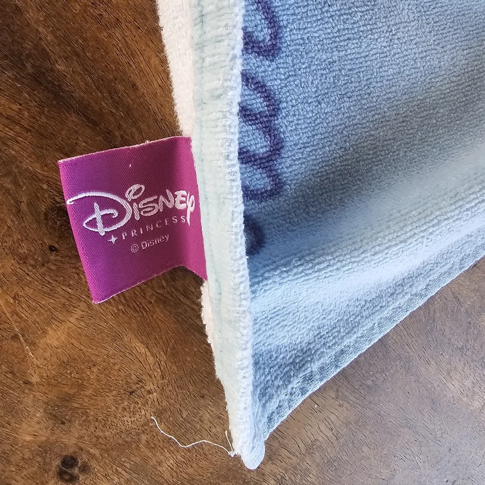 Disney Princesses Vtg Beach Towel Cinderella, Sleeping Beauty, Belle 27